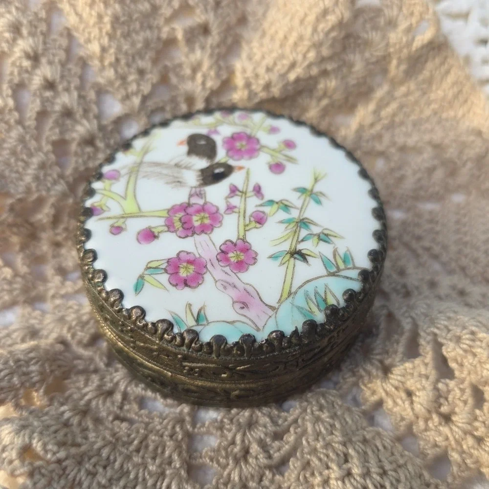 Vintage Enamel Trinket Pill Box Round Birds Asian Handpainted 2